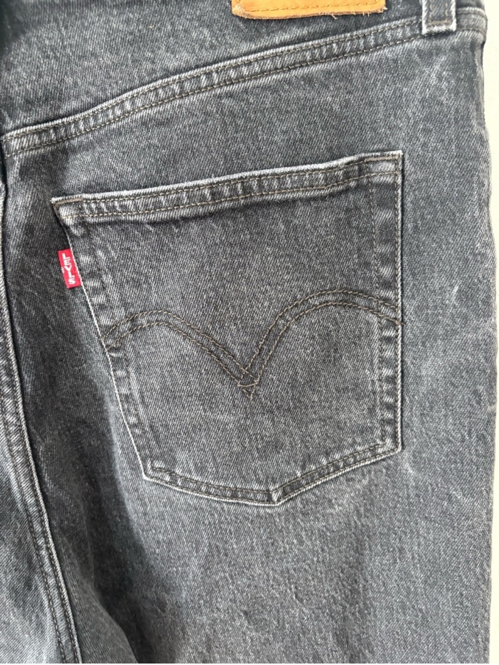 Levi's Ribcage Straight Button Fly Jeans Size 32 High Rise Gray Wash
Denim Chic - Picture 11 of 14